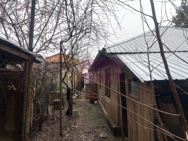 Teren cu casa demolabila din paianta Sos Alexandriei- Luk Oil.
